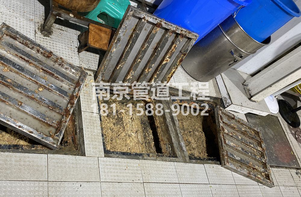 278香铺营城管中队食堂隔油池清理